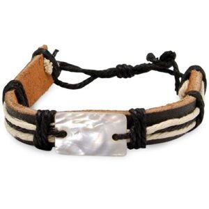 BRACCIALE PELLE/MADREPERLA “MAGALUF”